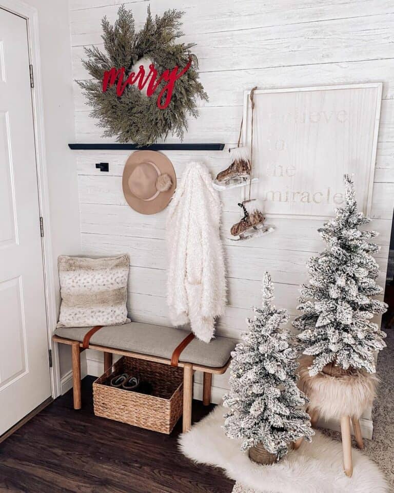 Festive Entryway Décor for Christmas