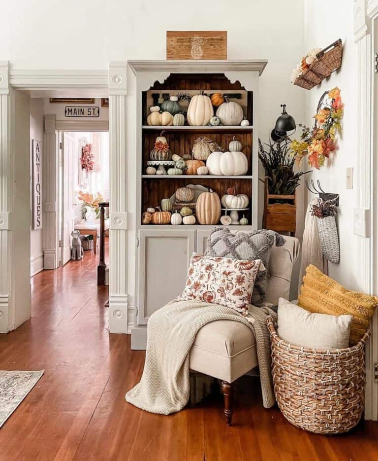 Festive Fall Corner Shelf Décor Ideas