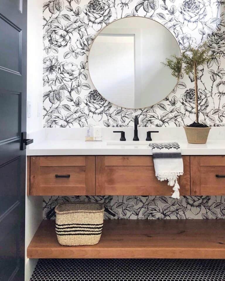 Floral Accent Wallpaper in Bathroom Soul & Lane