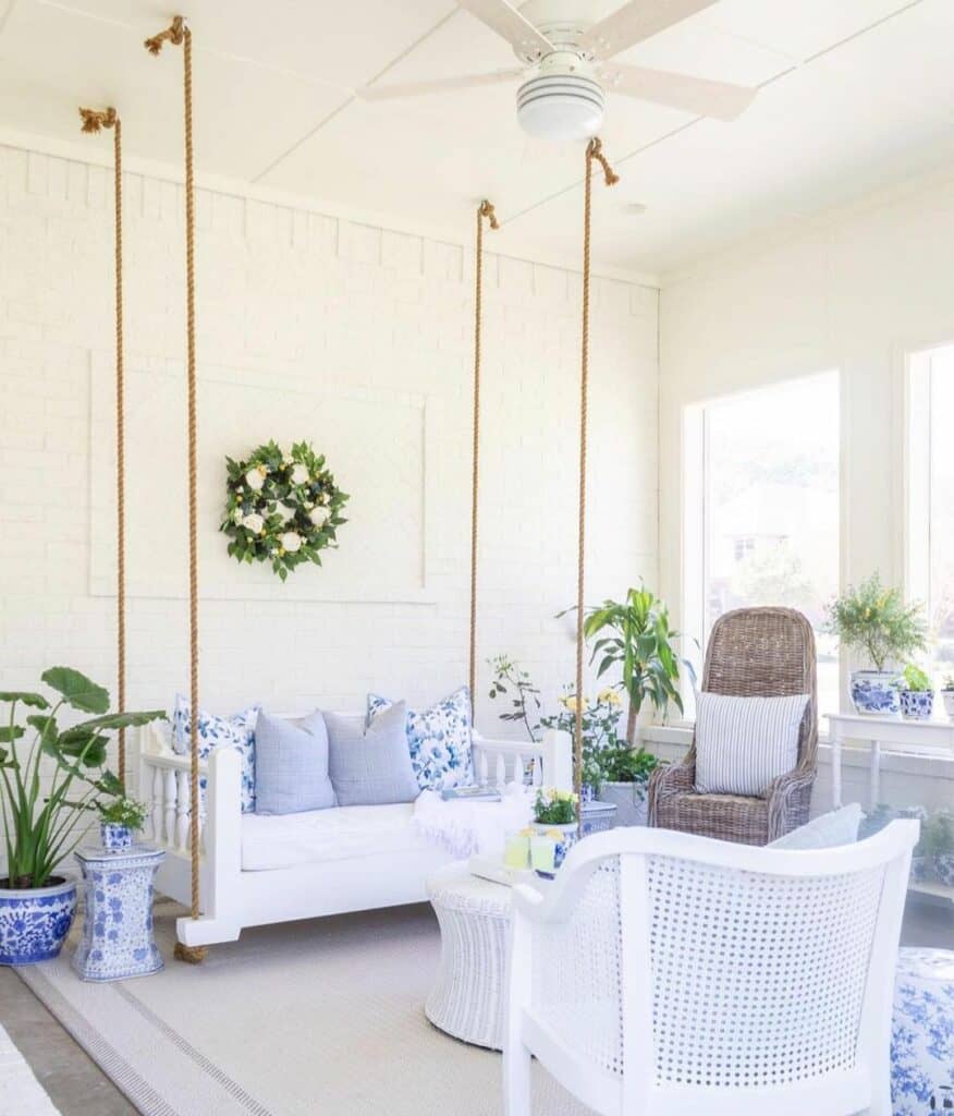 Floral Style Blue and White Décor