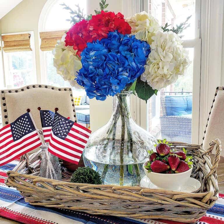 Flowers as 4th of July Table Décor