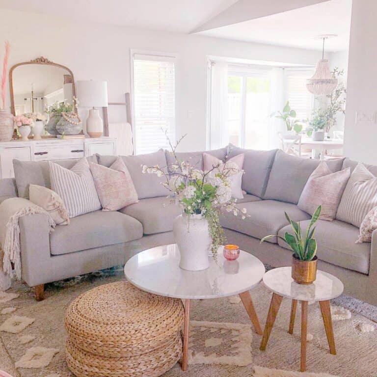 Gray Sectional Ideas for a Feminine Farmhouse Living Room