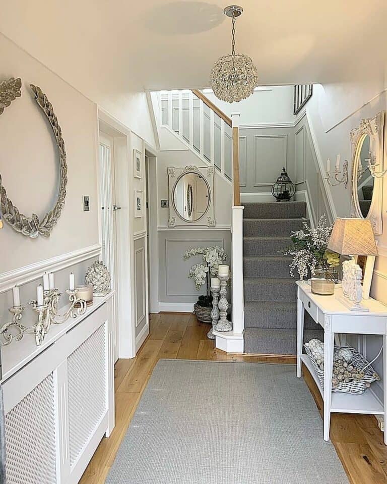 Gray and White Hallway Décor Ideas