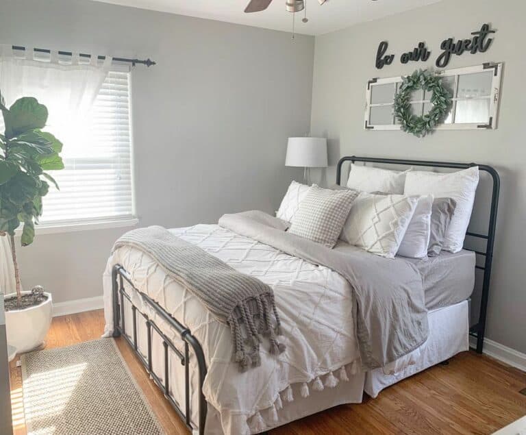 Grey and White Bedroom Décor Ideas