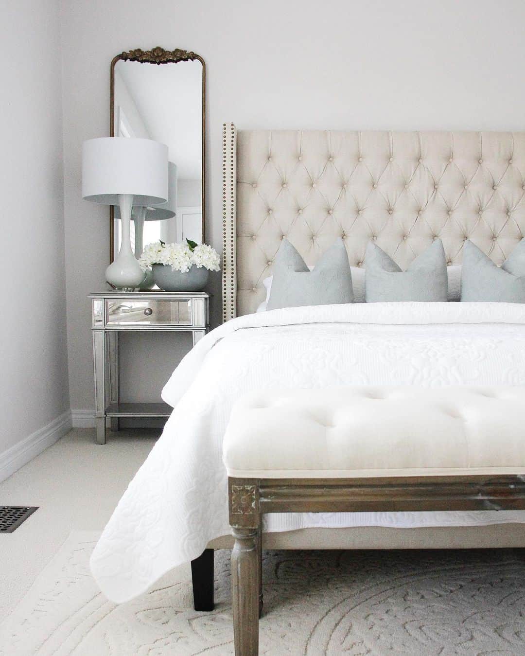 30 Grey and White Bedroom Ideas for Timeless Style