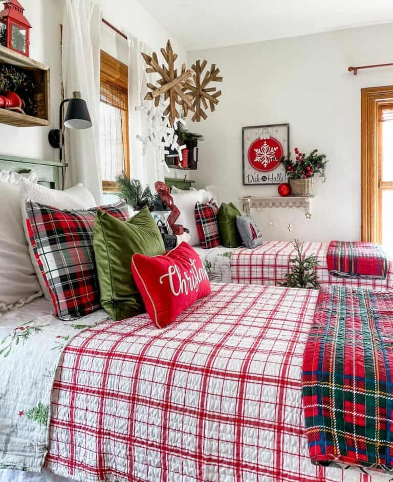 Holiday Décor Ideas for a Plaid-Themed Bedroom