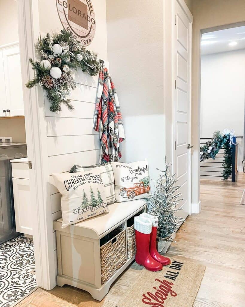 Holiday Entryway Décor Ideas with Shiplap