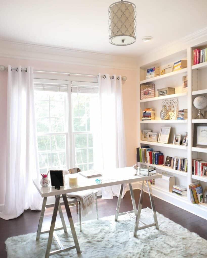 Home Office With Modern Bookshelf Décor