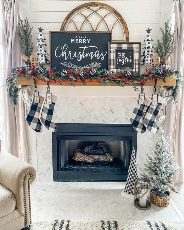 Ideas for Incorporating Plaid Into Your Christmas Décor