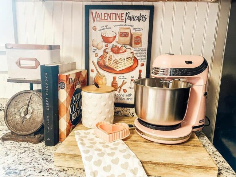 Kitchen With Pink Valentine's Day Décor