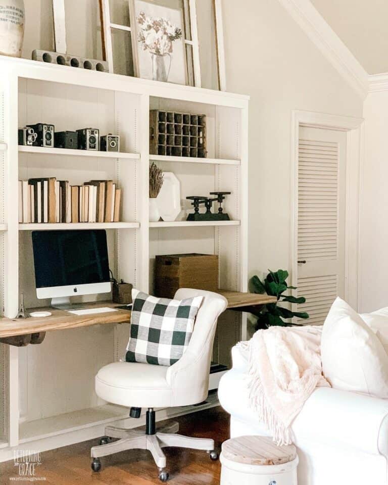 Living Room Built-in Desk and Shelves