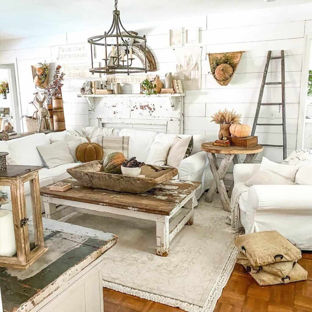 Living Room With Vintage Farmhouse Décor