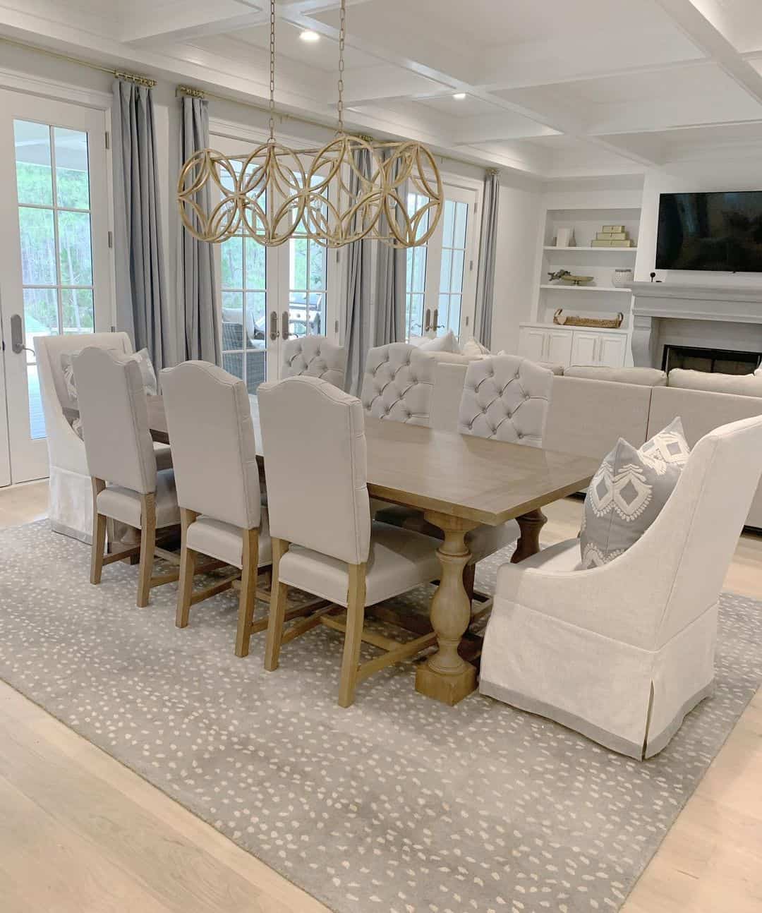 27 Luxurious Dining Room Gold Chandelier Ideas You’ll Love