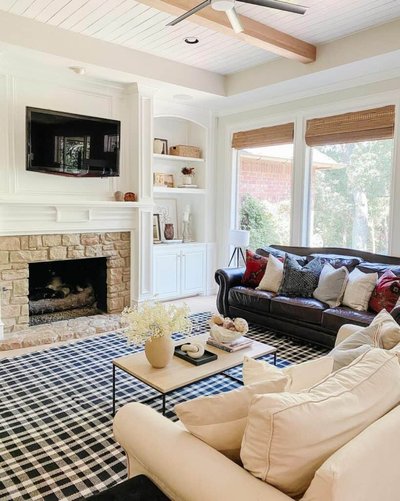 Luxurious Living Room With Fireplace