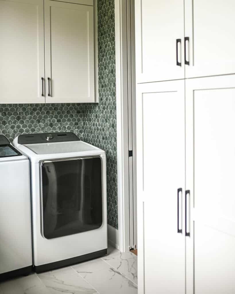 Luxurious and Modern Laundry Room Ideas with Marble Floor