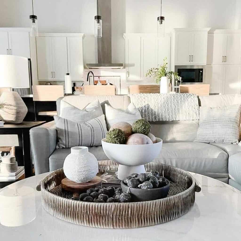 Marble Living Room Table with Neutral Décor