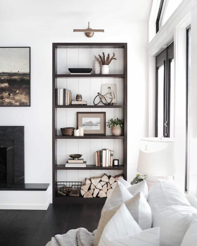 Minimalist Bookshelf Décor Ideas