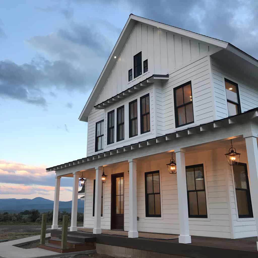 Minimalist Farmhouse Front Porch Lighting Ideas