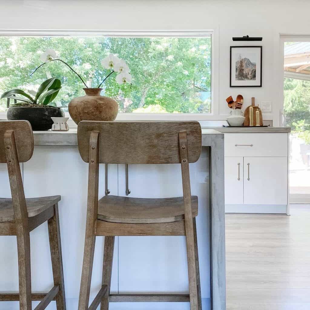 Minimalist and Modern Window Trim