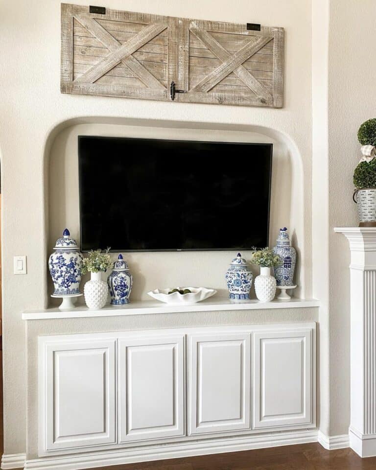 Modern Blue and White Living Room Décor