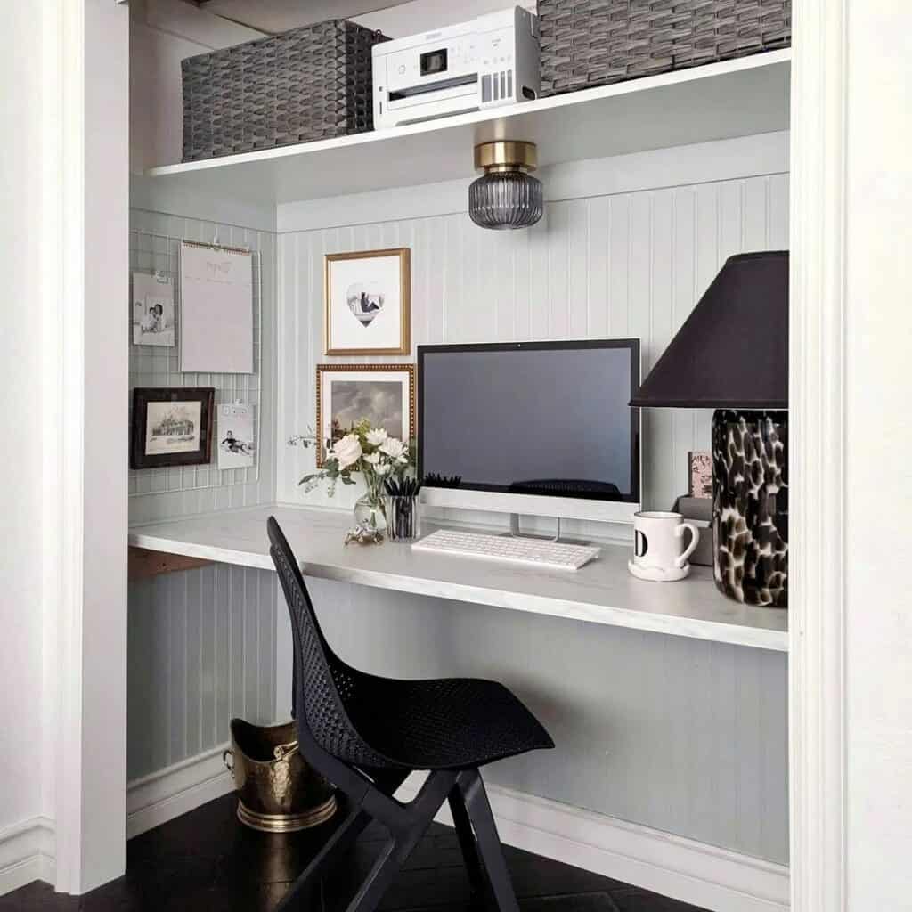 Modern Built-in Desk With Overhead Storage