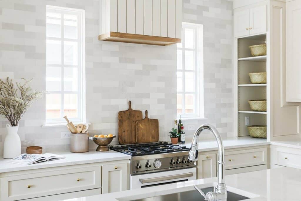 Modern Off-White Kitchen Cabinets with Gold Knobs