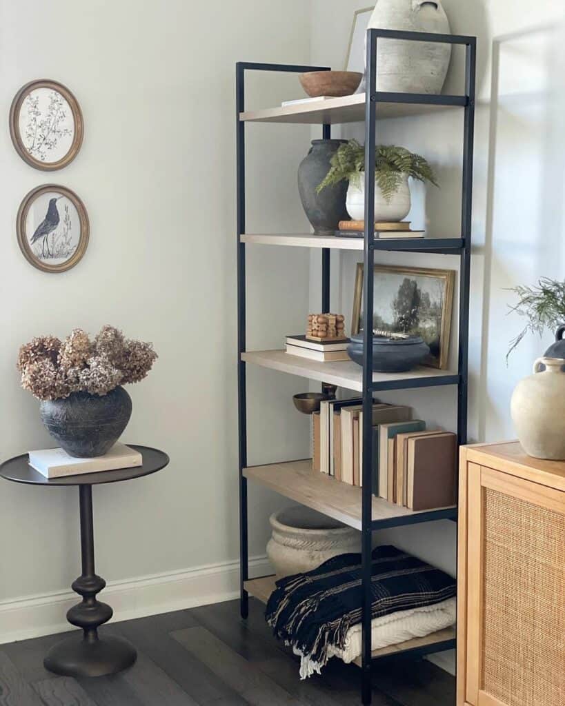 Modern Shelving Unit With Contemporary Décor