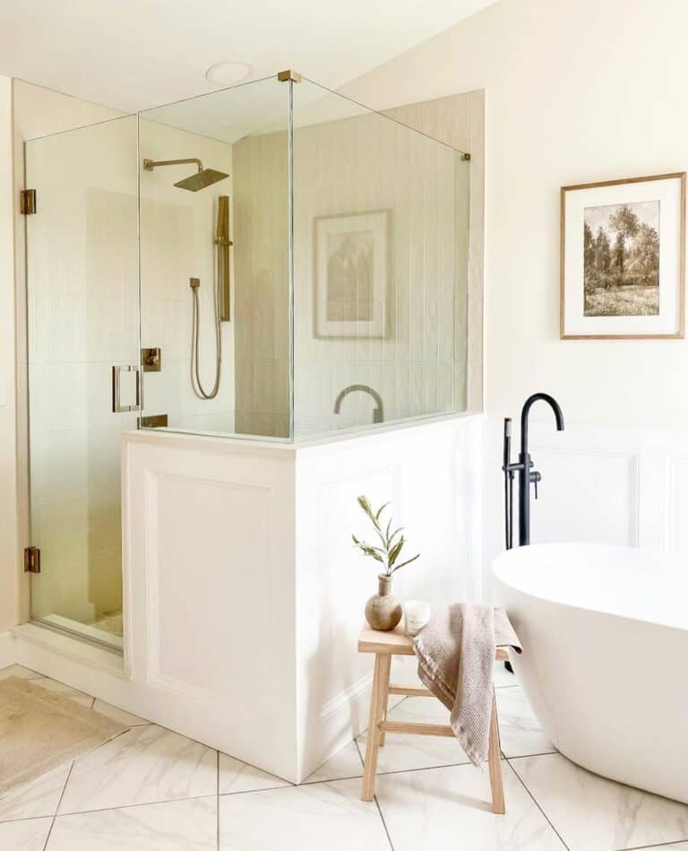 Modern Shower Ideas in a Large Bathroom