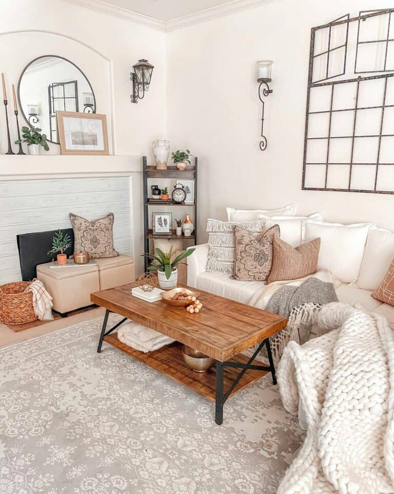 Modern White Living Room Table Décor