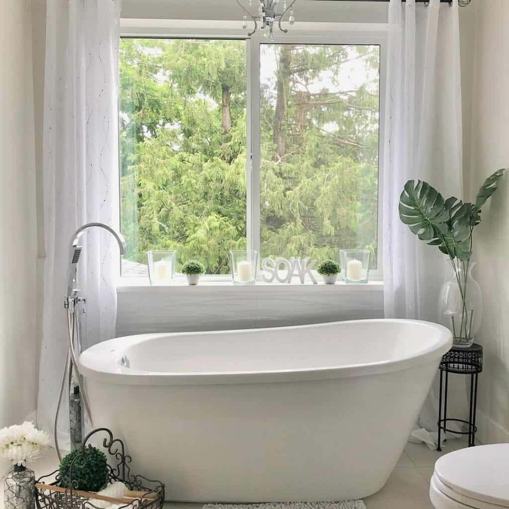 Neutral Bath With a Freestanding Tub