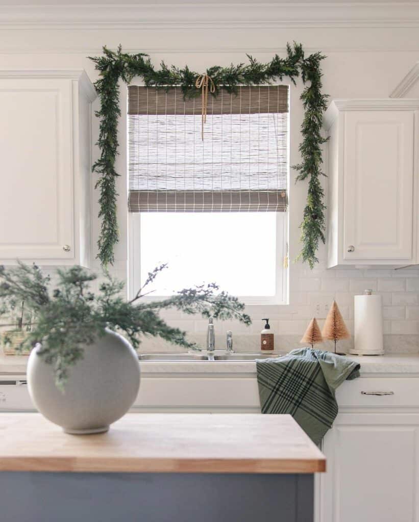 Neutral Farmhouse Kitchen With Festive Décor