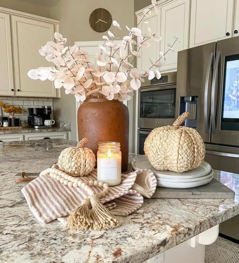 Neutral Kitchen Island Counter Décor Ideas