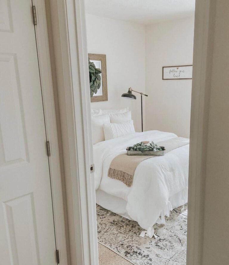 Neutral-palette Small Guest Bedroom Idea