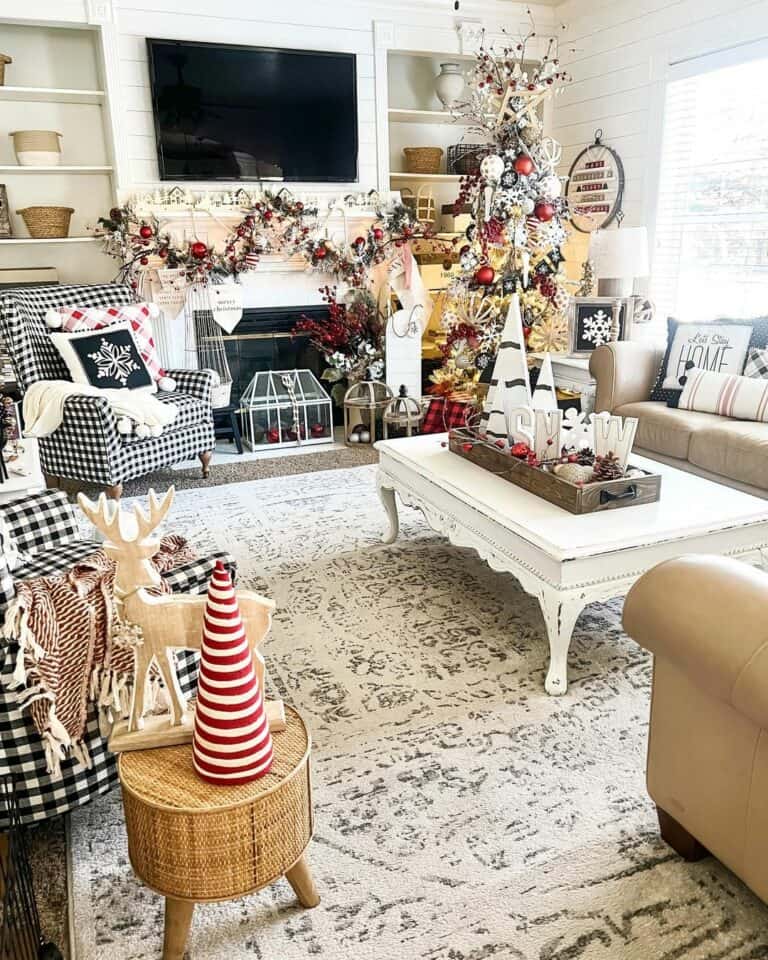 Ornamental Jolly Christmas Garland for Mantel