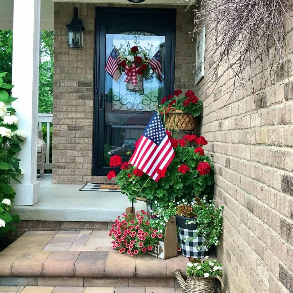 Patriotic Décor and Front Porch Lighting Ideas