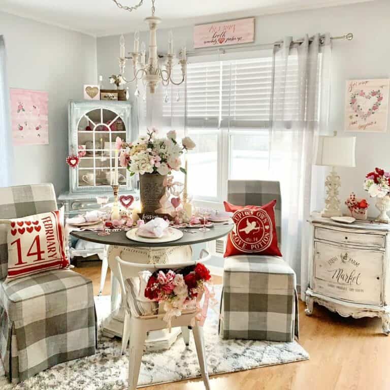 Pedestal Dining Room Table With Valentine's Décor