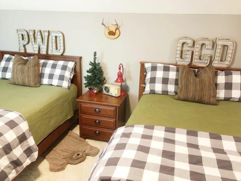 Plaid Décor Ideas for a Small Twin Bedroom