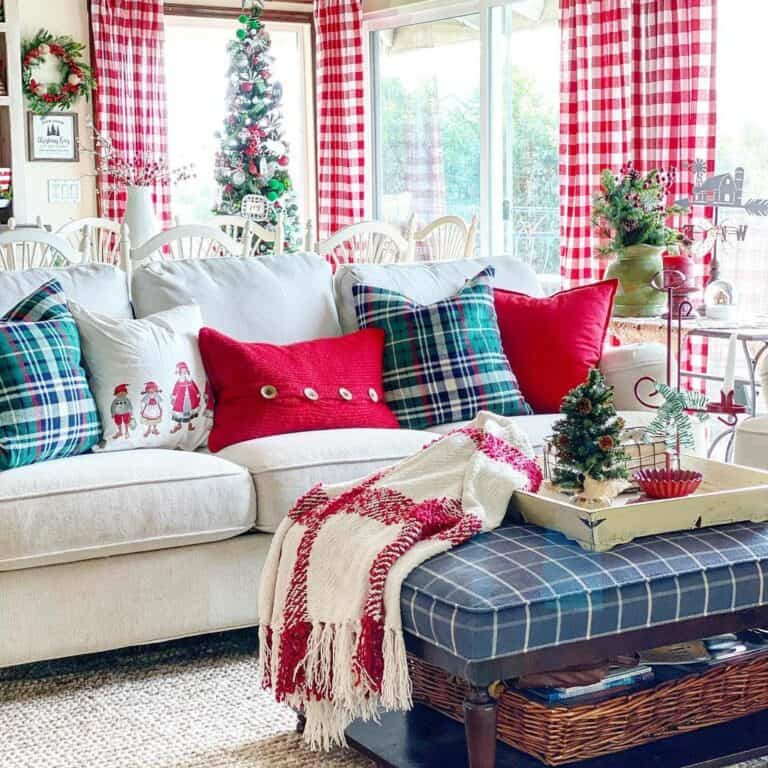 Plaid Holiday Décor Inspiration