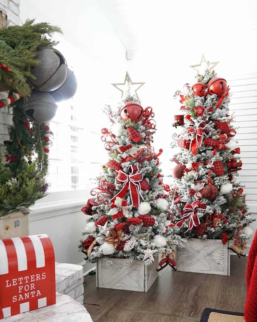 28 Ways You Can Use Christmas Tree Bows in Your Holiday Home