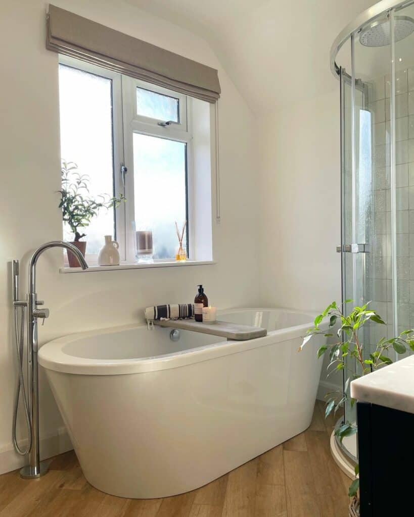 Primary Bath With a Freestanding Tub