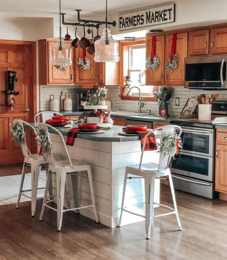 15 Buffalo Plaid Kitchen Décor Ideas To Highlight Your Style in 2023   Round wood dining table, Kitchen decor photos, Holiday kitchen decor