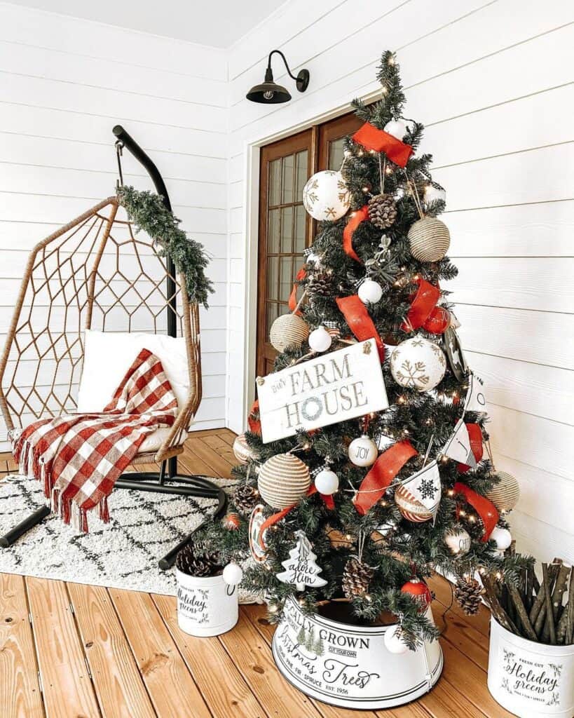 Red and White Farmhouse Christmas Tree