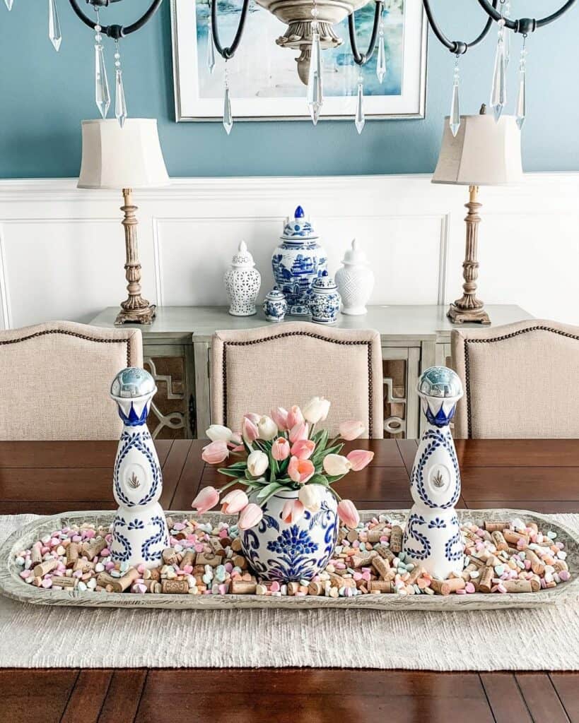 Romantic Blue and White Dining Room Décor