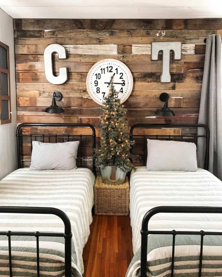 Rustic Décor Ideas for a Small Twin Bedroom