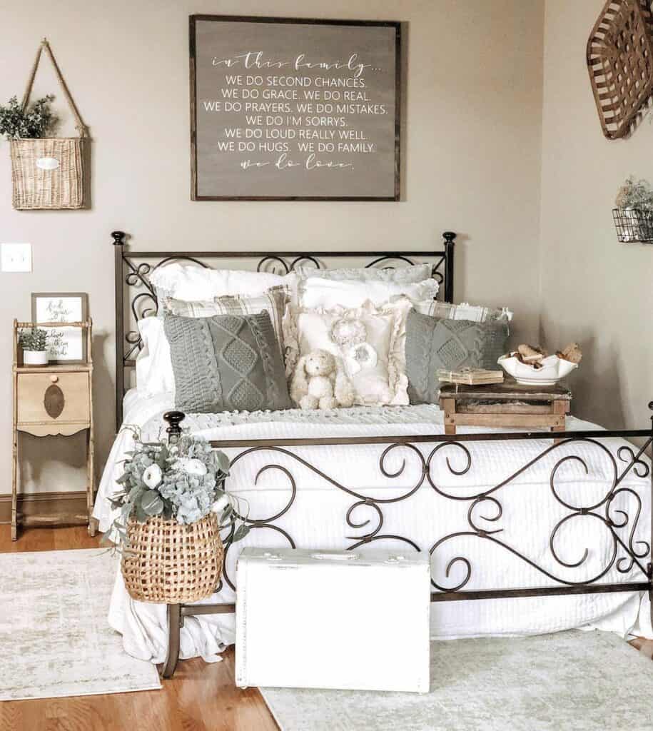 Rustic Farmhouse Bedroom Ideas for Women