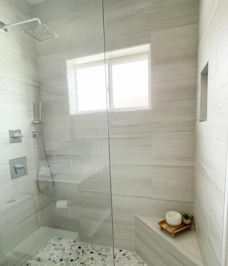 Shower with Horizontal Tile and Triangle Bench