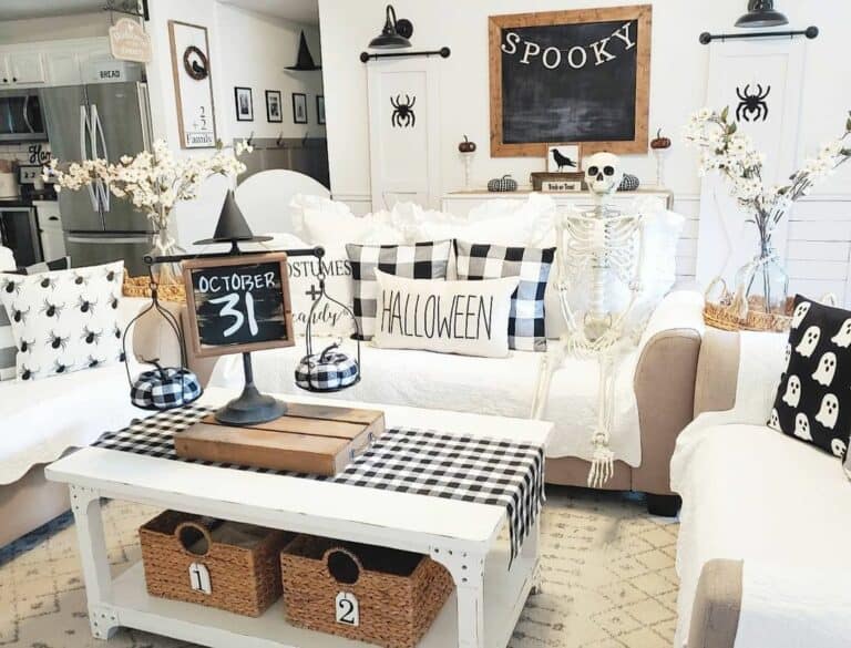 Simple Black and White Halloween Décor