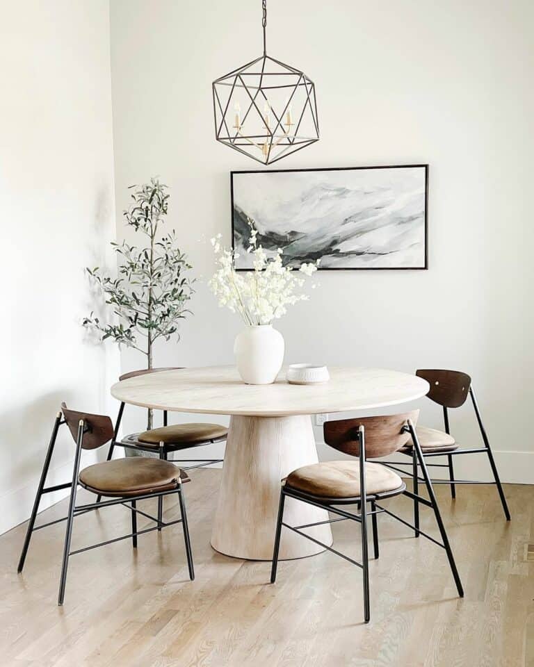 Simple Dining Room with Modern Aesthetic