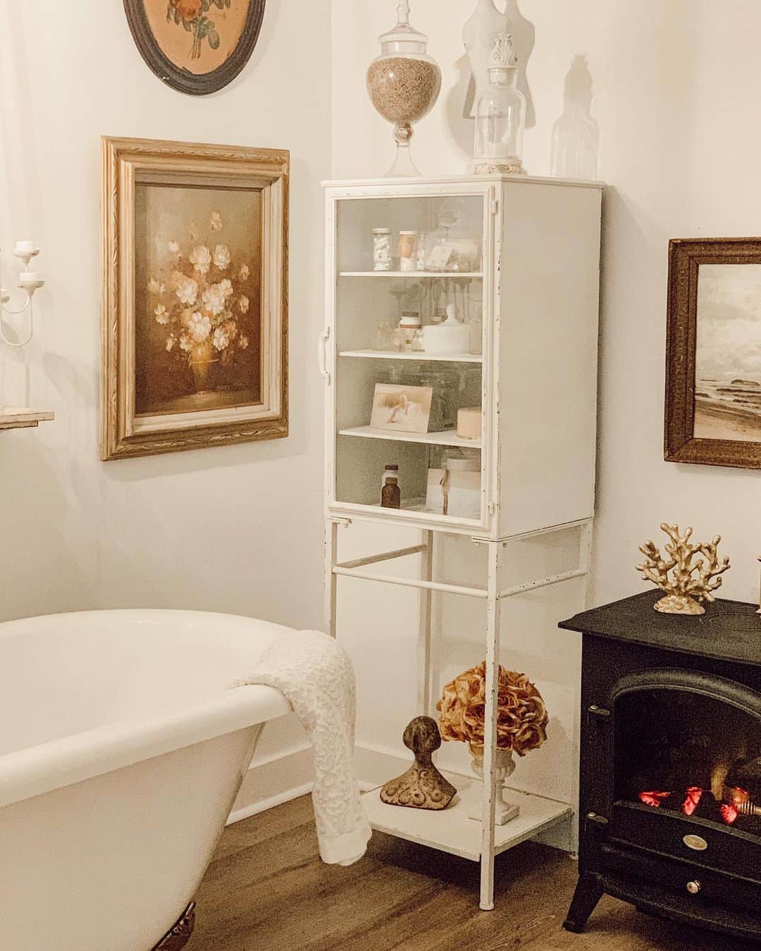 Simple Elegant Bathroom Art - Soul & Lane