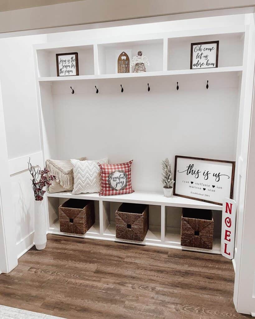 Simple Holiday Mudroom Ideas